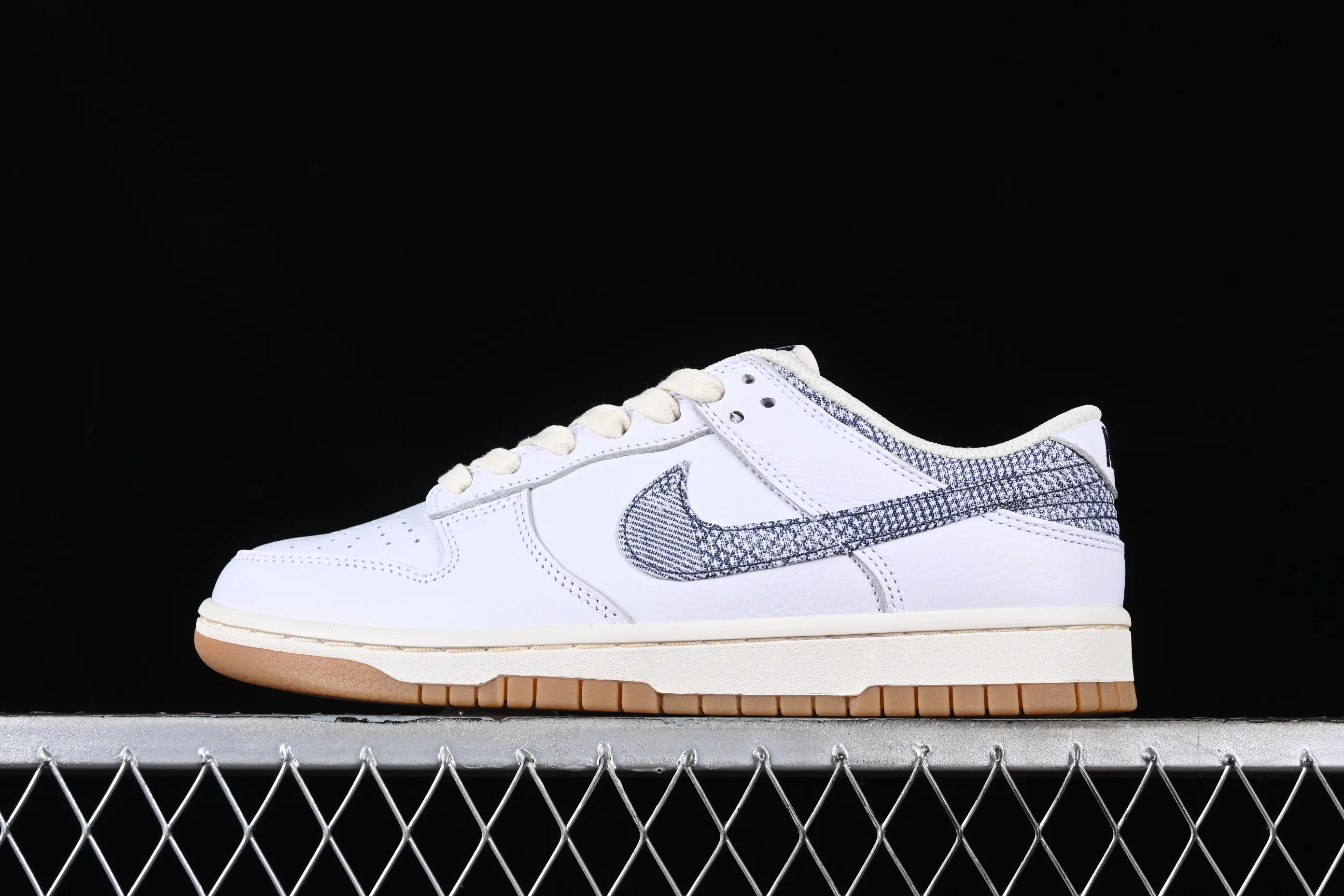 All categories Nk SB Dunk series Nk SB Dunk Low low-top sneakers J version Nk Dunk Low "Washed Denim" washed denim SB dunk series low-top casual sports skateboard shoes FN6881-100